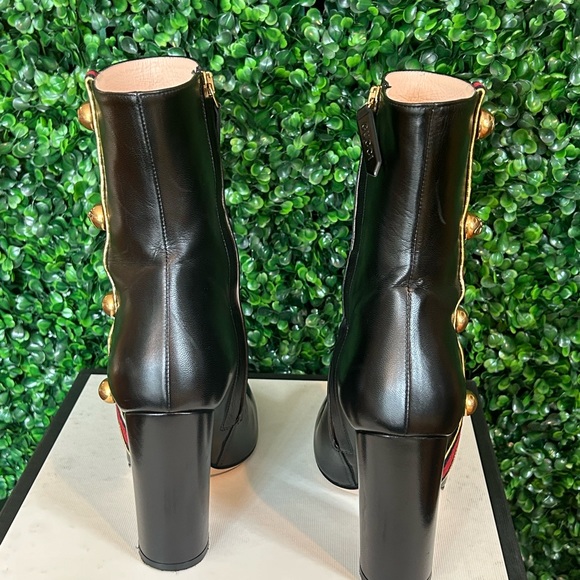 GUCCI BLACK BOOTS….37+(7.5) These boots are classic, love the gold buttons. - Picture 7 of 10
